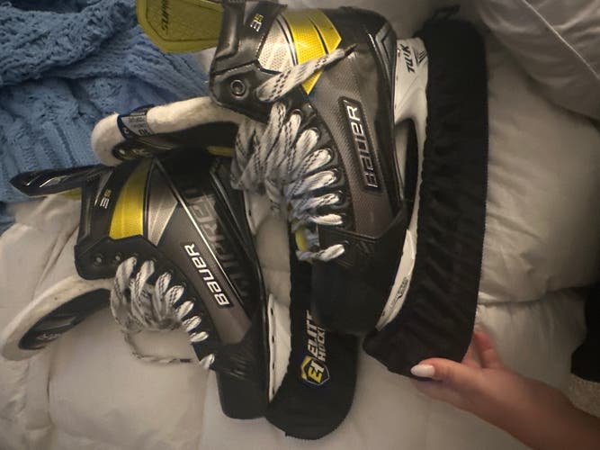 New Senior Bauer Supreme 3s Pro Hockey Skates Extra Wide Width 10