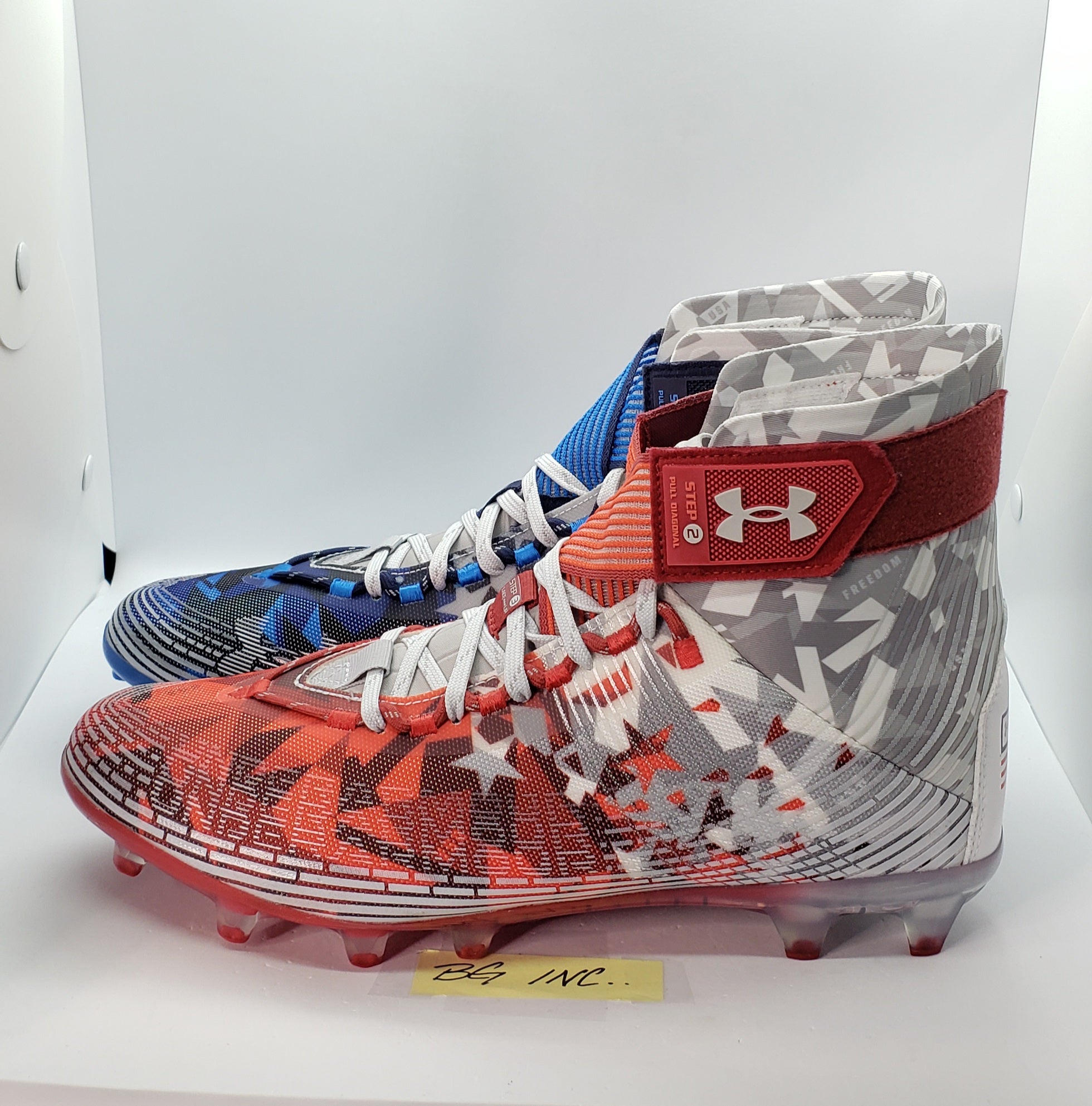 Under Armour Highlight MC LE “USA” Football Cleats 3026340-100 Men’s Sizes Under Armour Highlight MC LE  main image 4