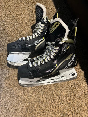 New Senior CCM Regular Width   9.5 Tacks AS580 Hockey Skates