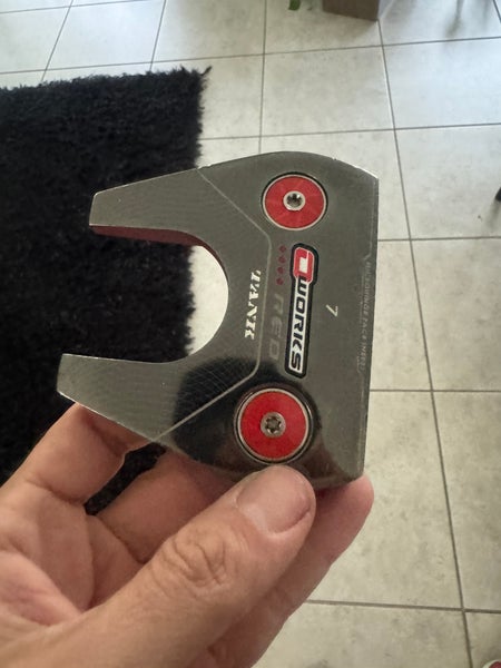 Odyssey tank 7 red o works putter in right handed , comes with head cover . 37 1/2 shaft