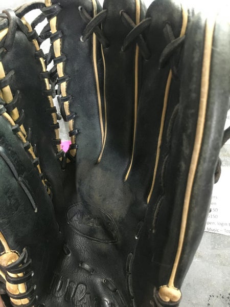 Used Wilson A2000 Ot6 12 3 4" Fielders Gloves