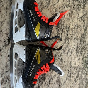 Used Youth Bauer Wide Width Size 5 Supreme Hockey Skates