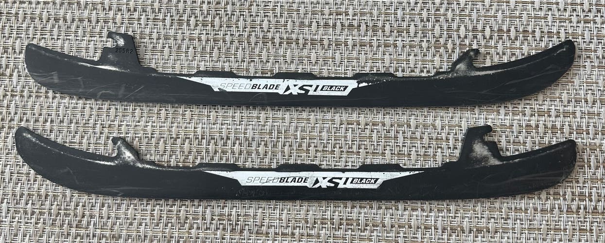 CCM 255 XS Black skate blades