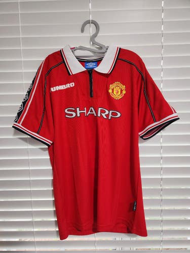 Retro Manchester United 1998/00 Home Kit