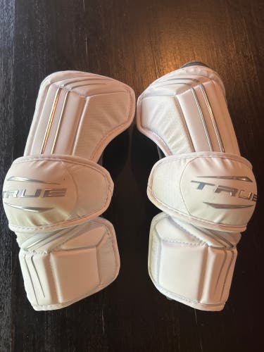 New Adult Medium True Zerolyte lacrosse elbow pads