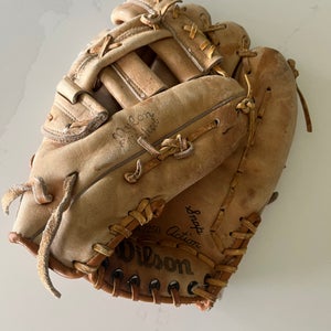 Used Wilson Right Hand Throw Infield A2250 Baseball Glove 11.25"