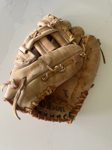 Used Wilson Right Hand Throw Infield A2250 Baseball Glove 11.25"