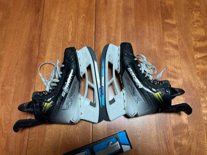 Bauer Vapor Hyperlite 2 Skates With Fly X Steel