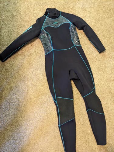 Used Akona Quantum Stretch Women's 11/12 3mm Wetsuit