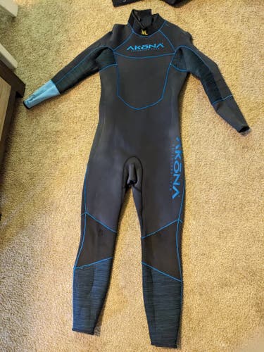 Used Akona Quantum Stretch Men's Medium/Large 3mm Wetsuit