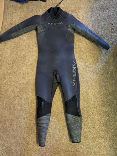 Used Akona Quantum Stretch 5mm Wetsuit