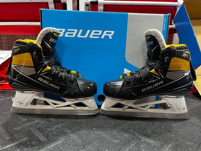 Used Junior Bauer Regular Width  Size 1.5 Supreme 3S Hockey Goalie Skates