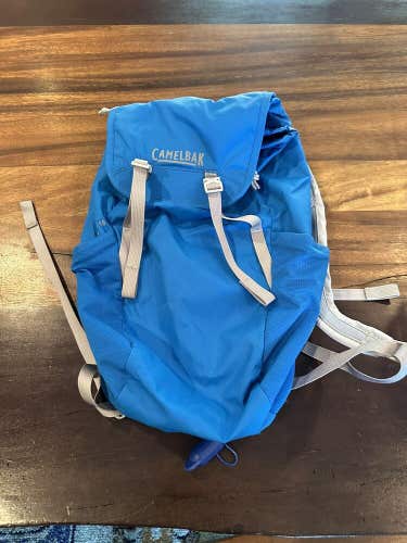Camelbak Arete 18 Blue Hiking Hydration Backpack - Size O/S