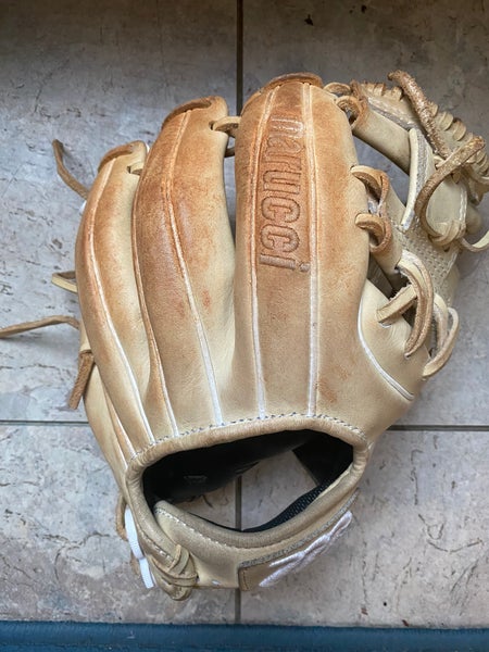 Marucci Ascension series glove