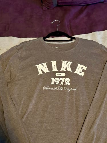 Nike Long Sleeve T-Shirt (Men’s Large)