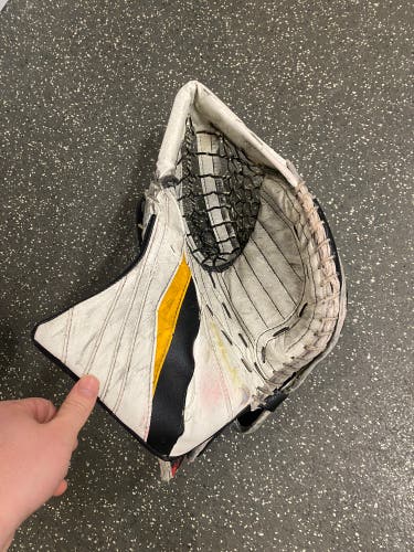 Used True L20.2 Goalie Glove