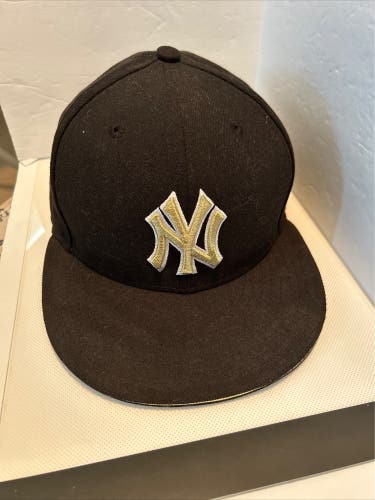 New York Yankees New Era 59FIFTY Size 7 5/8 MLB Gold Black Hat Cap