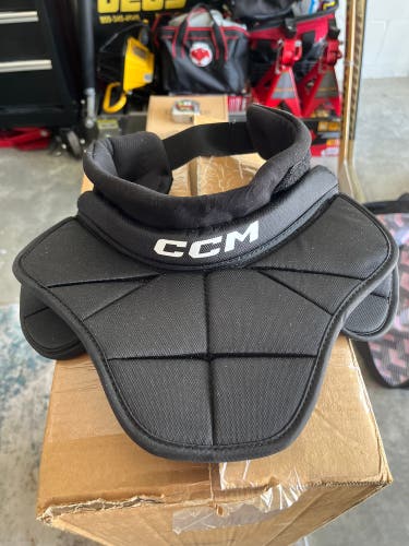 CCM BNQ Sr Goalie Neck Guard L-XL