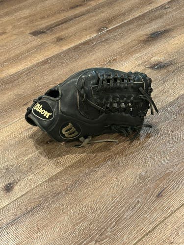 Used 2017 Right Hand Throw 11.5" A2000 Baseball Glove