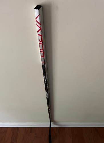 Senior Bauer Right Handed P28 Vapor Hyperlite Hockey Stick