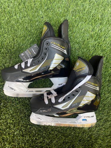 New Intermediate True Catalyst 5 Hockey Skates Size 6 Wide Width