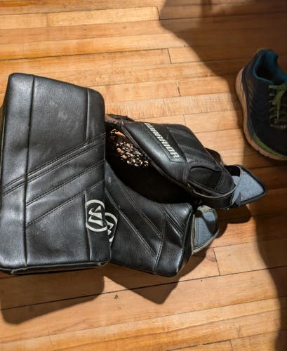 Used Warrior Ritual G4 Regular black glove and blocker set