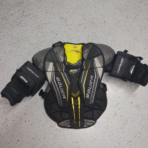 Used Medium Bauer Supreme s29 Goalie Chest Protector