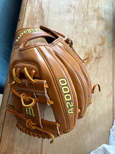 New 2022 Infield 11.5" A2000 Baseball Glove