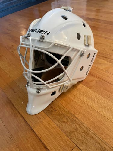 Bauer 960 Goalie Mask: Medium (Cat-Eye)