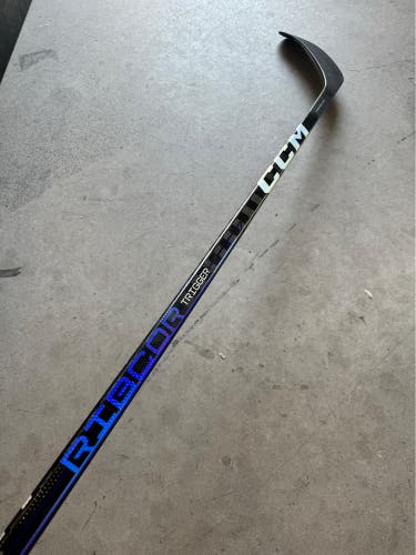 Used Senior CCM Right Handed P28M 70 Flex Pro Stock RibCor Trigger 7 Pro Hockey Stick