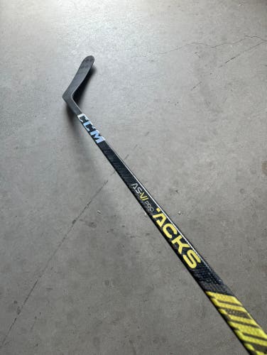 Used Senior CCM Right Handed P92M 70 Flex Pro Stock Tacks AS-VI PRO Hockey Stick