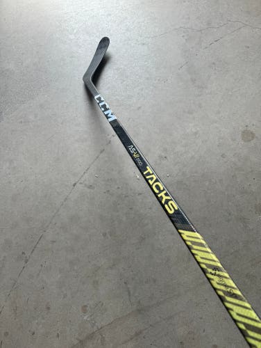 Used Senior CCM Right Handed P92M 90 Flex Pro Stock Tacks AS-VI PRO Hockey Stick