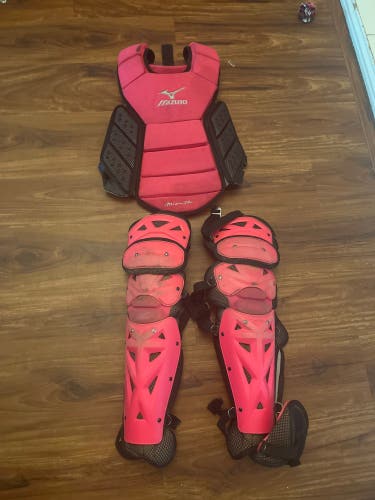 Pink mizuno pro catchers gear