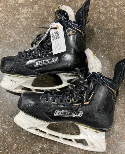 Used Junior Bauer Supreme 2S Hockey Skates Size 2.5