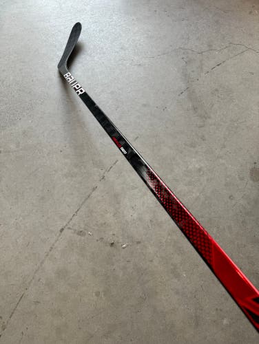 NHL New Senior Bauer Right Handed P28 Pro Stock Nexus Geo Hockey Stick