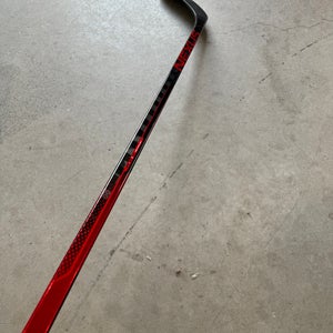 CUSTOM RED NHL New Senior Bauer Right Handed P28 Pro Stock Nexus Geo Hockey Stick