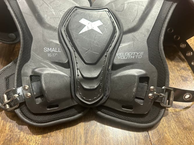 Used Youth Xenith Velocity 2 Shoulder Pads