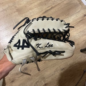 Used 2023 Right Hand Throw 12.75" Signature Series Baseball Glove