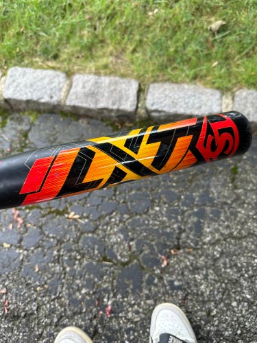 Used Louisville Slugger (-11) 19 oz 30" LXT Bat