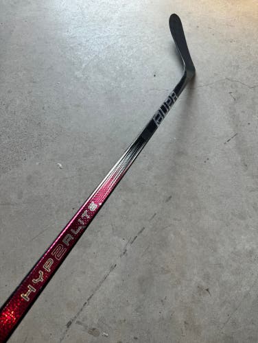 Used Senior Bauer Left Hand P28 77 Flex Pro Stock Vapor Hyperlite 2 Hockey Stick