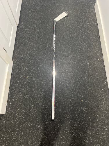 Used Senior Bauer Right Handed P28 Vapor Hyperlite Hockey Stick