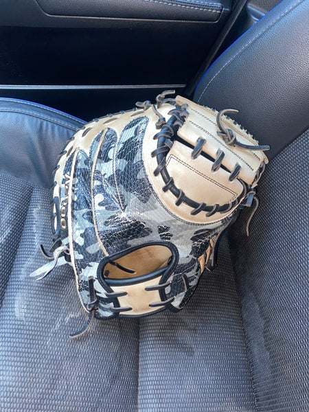 A2000 GOTM Catchers Mitt