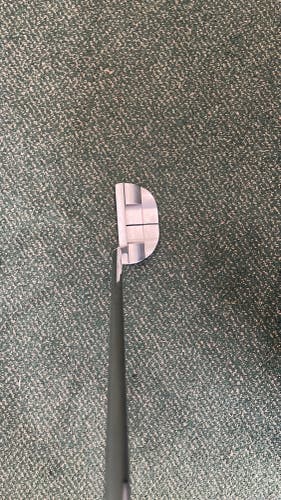 Used Scotty Cameron Right Handed 34" Special select fastback 1.5 Putter