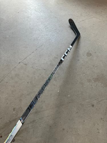 NHL New Senior CCM Left Hand P28 100 Flex Pro Stock Jetspeed FT6 Pro Hockey Stick