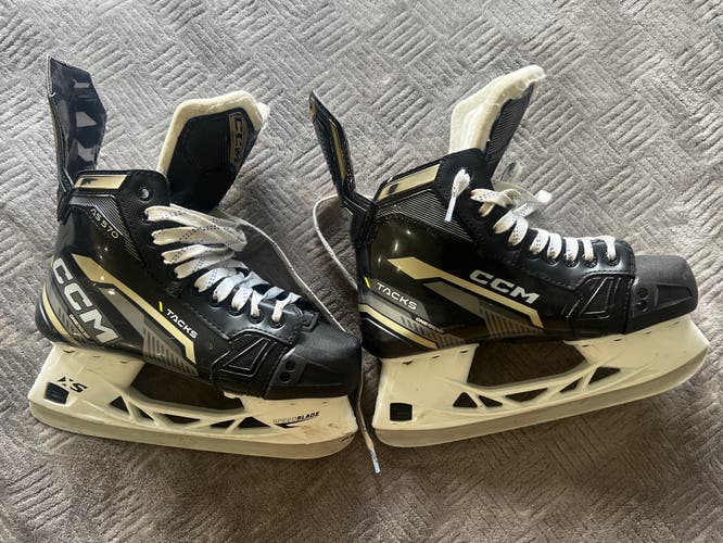 Used Senior CCM Wide Width  Size 6.5 Tacks AS-570 Hockey Skates