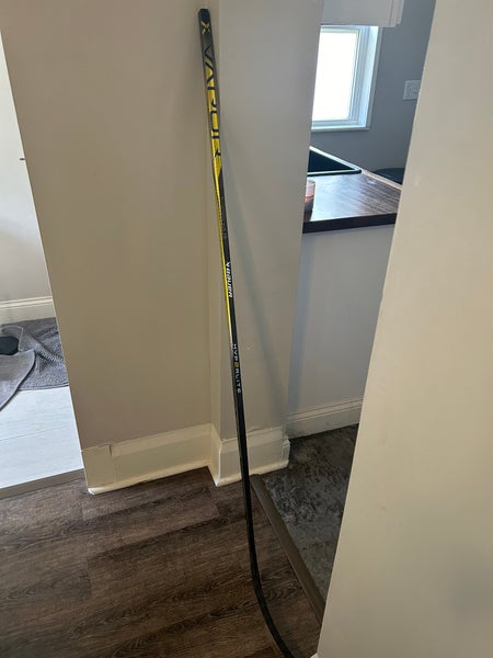New Senior Bauer Right Handed Pro Stock Vapor Hyperlite 2 Hockey Stick