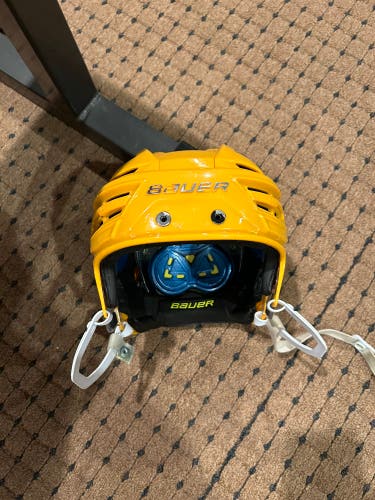 Bauer Re-Akt 150 yellow helmet
