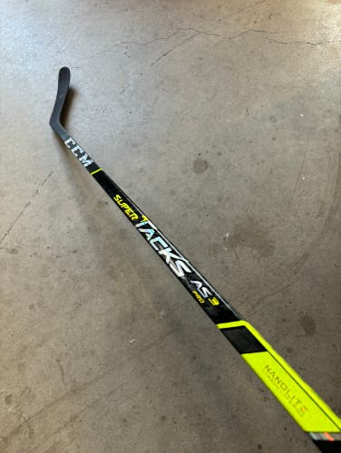 NHL New Senior CCM Right Handed 85 Flex P28 Pro Stock Super Tacks AS3 Pro Hockey Stick