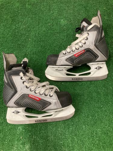 Used Senior Easton SE2 Hockey Skates Regular Width 5