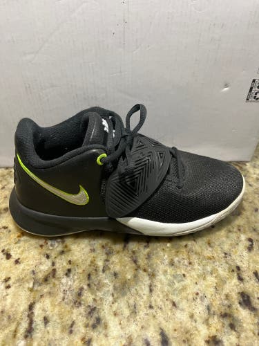 Nike Kyrie Flytrap 3 basketball shoes